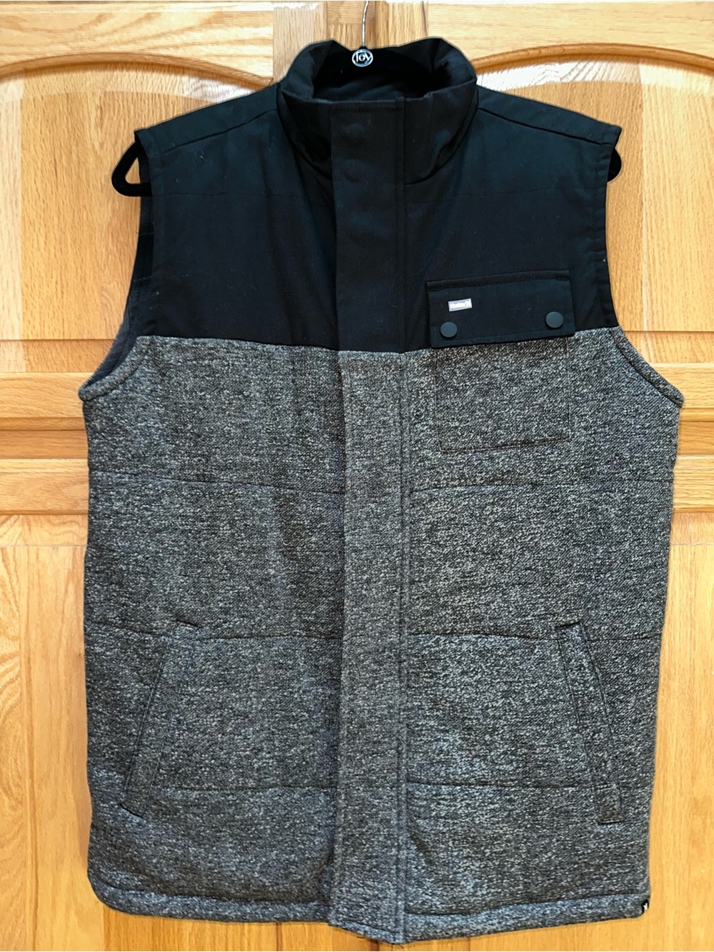 Hurley Two-Tone Quilted Vest in Black and Heather Gray Size Medium